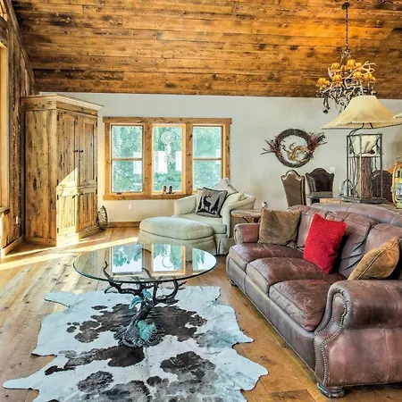 Bozeman Cabin Deck With Jacuzzi And Gas Grill!